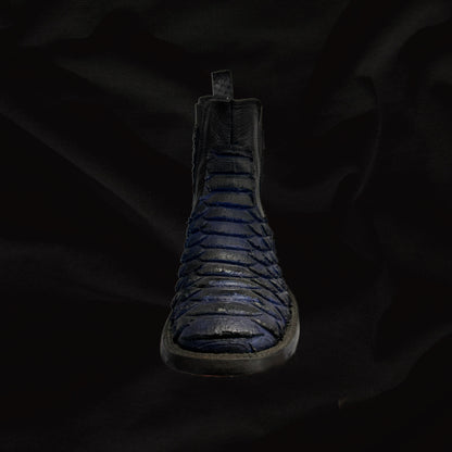 Bota corta vaquera con punta cuadrada y suela azul de pitón