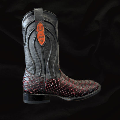 Bota vaquera con punta cuadrada y suela roja de pitón